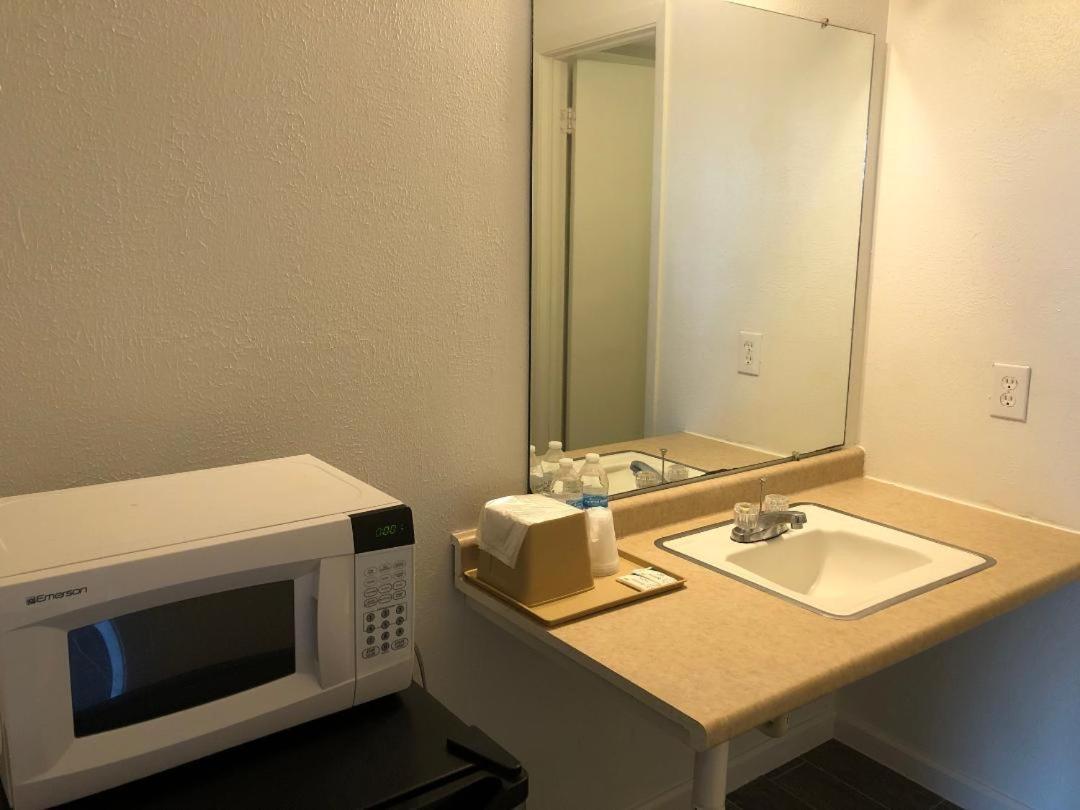 Royal Inn ポートラバカ エクステリア 写真